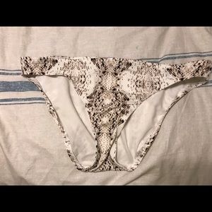 { Xhilaration } SNAKE PRINT BIKINI BOTTOM